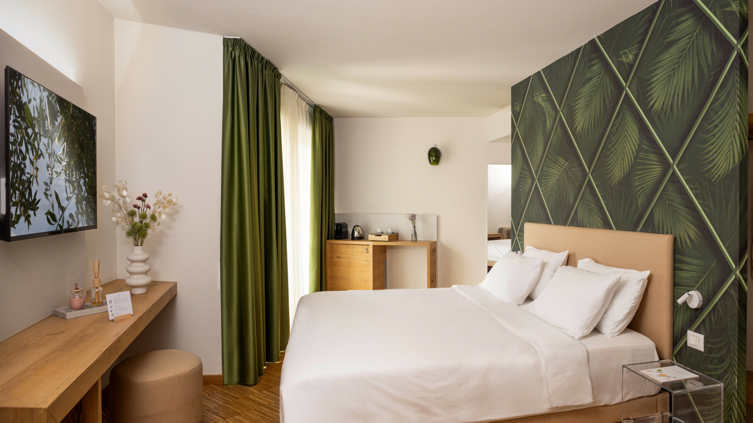 Astoria Wedding: Location for weddings on Lake Garda Astoria Resort | Park Wellness Junior Suite